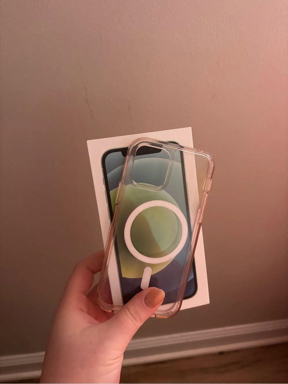 Apple iPhone 12 in Mint Green